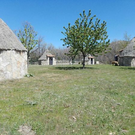 فندق Bohoyoفي  Los Chozos De Gredos المظهر الخارجي الصورة