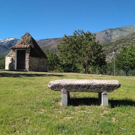 فندق Bohoyoفي  Los Chozos De Gredos المظهر الخارجي الصورة