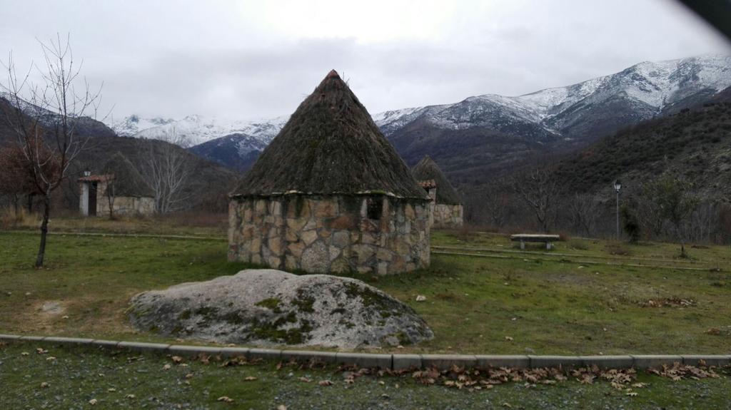 فندق Bohoyoفي  Los Chozos De Gredos المظهر الخارجي الصورة