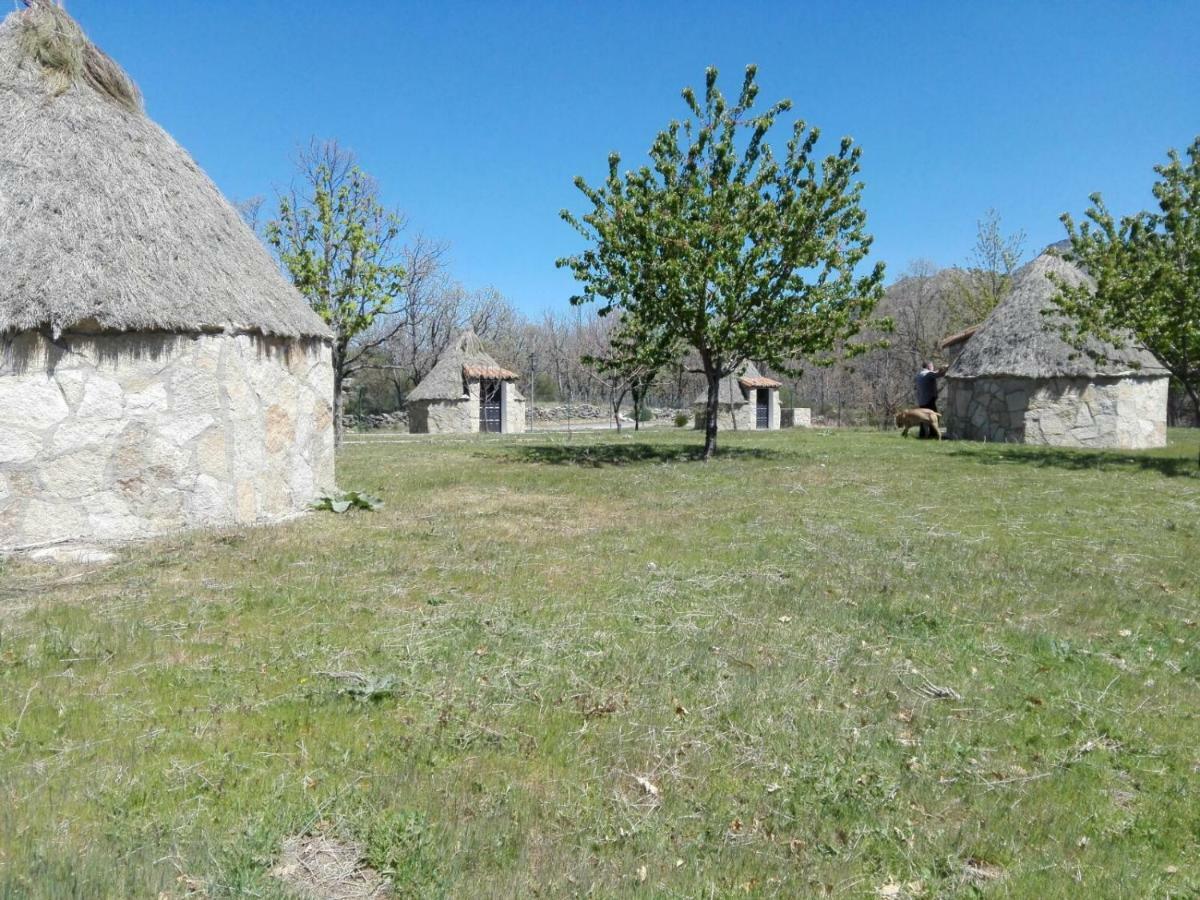 فندق Bohoyoفي  Los Chozos De Gredos المظهر الخارجي الصورة