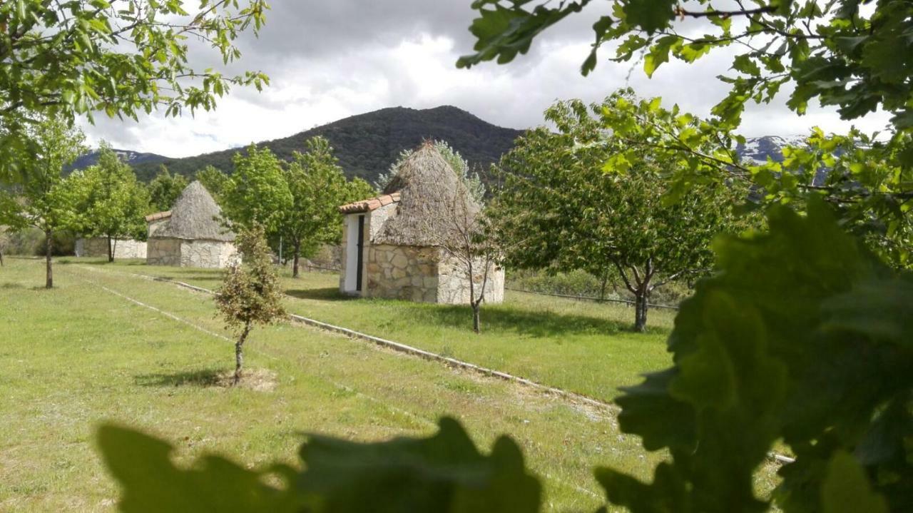 فندق Bohoyoفي  Los Chozos De Gredos المظهر الخارجي الصورة